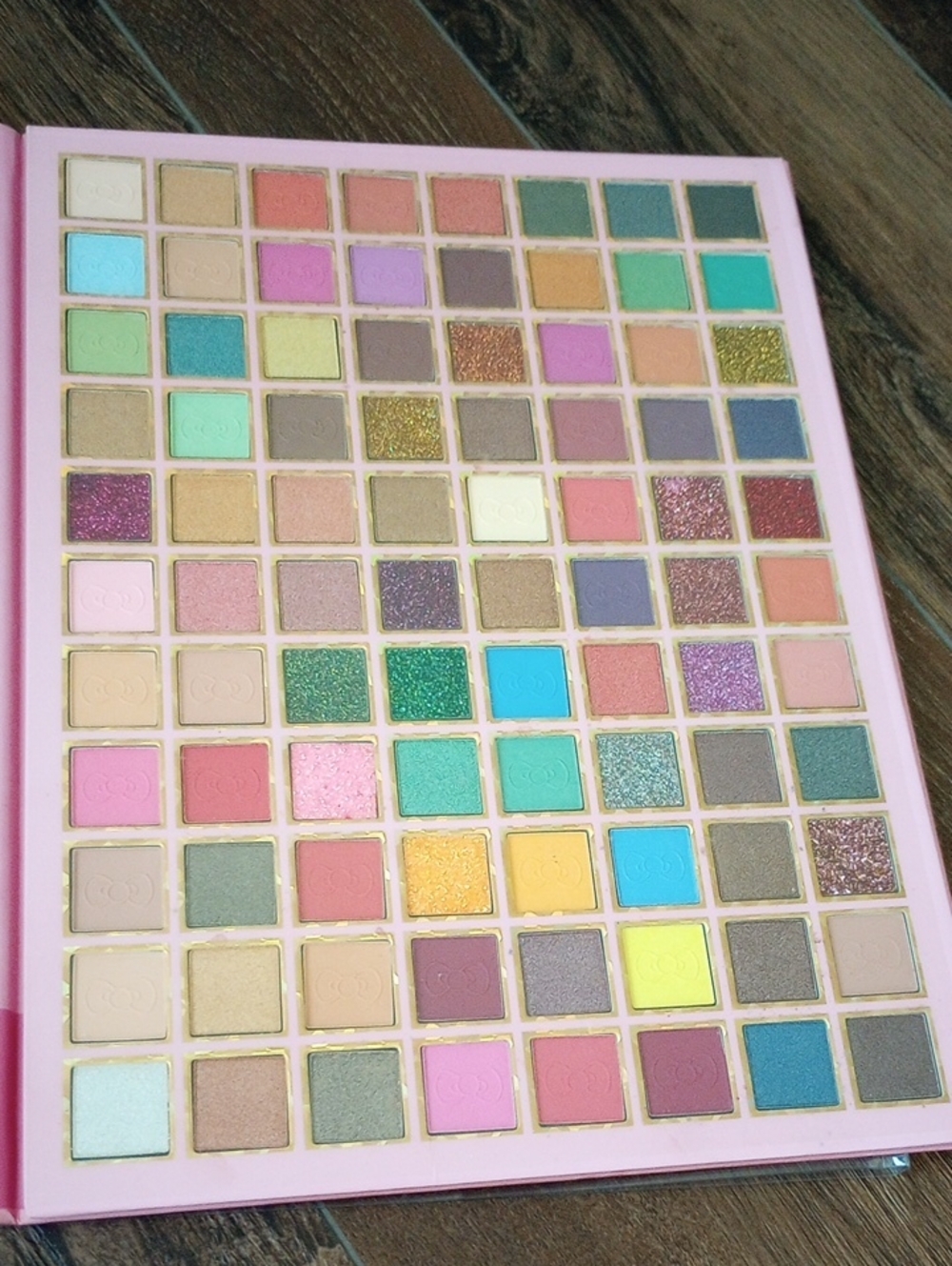Hello Kitty NEW 88 Eyeshadow Palette - Picture 3 of 6